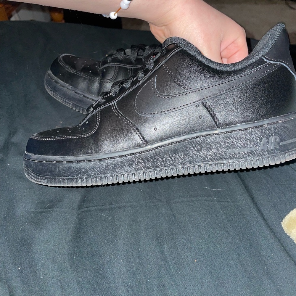 Black airforce 1’s - Picture 2 of 5